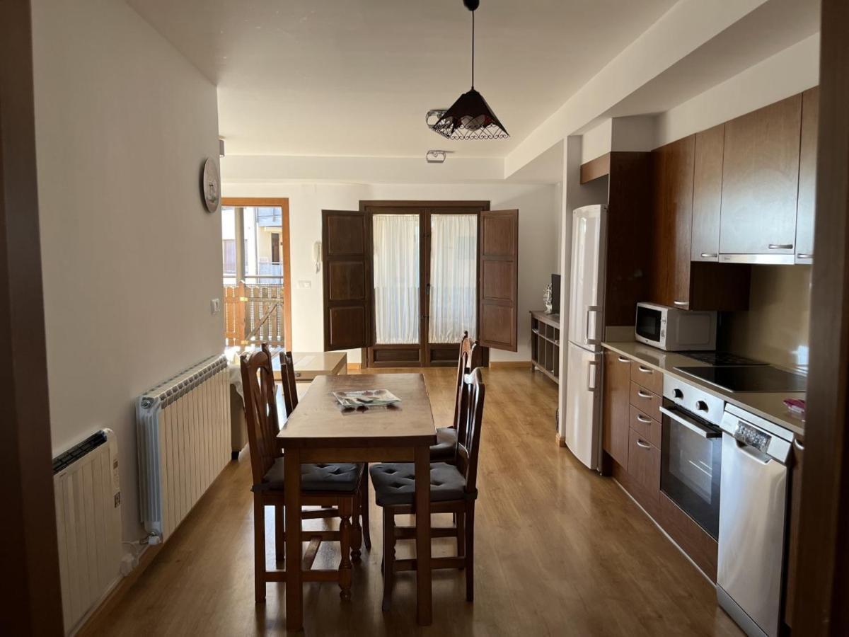 Apartamentos Turisticos Rio Gallego Fontellas  Exteriör bild