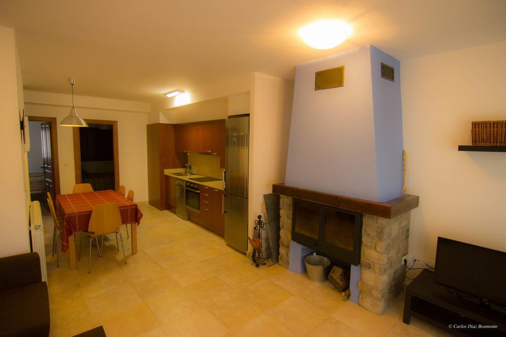 Apartamentos Turisticos Rio Gallego Fontellas  Exteriör bild
